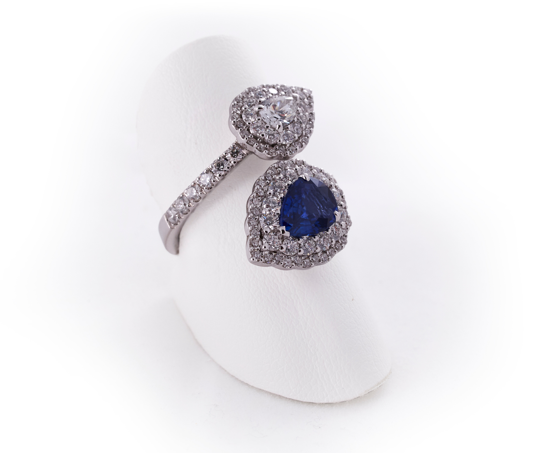 Crivelli Anello Contrarié Zaffiro e Diamante