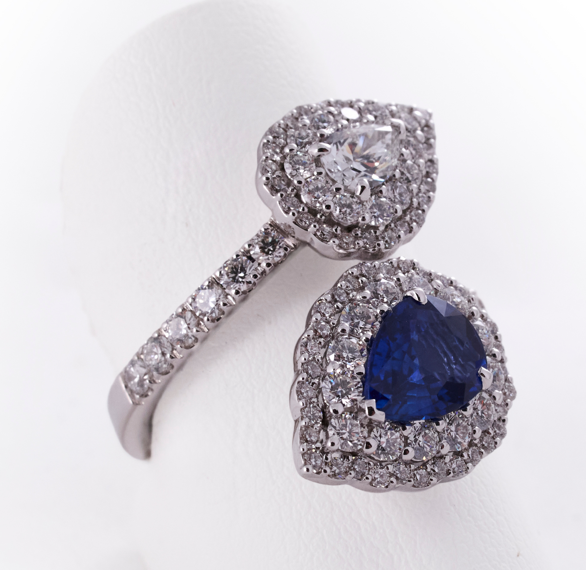 Crivelli Anello Contrarié Zaffiro e Diamante